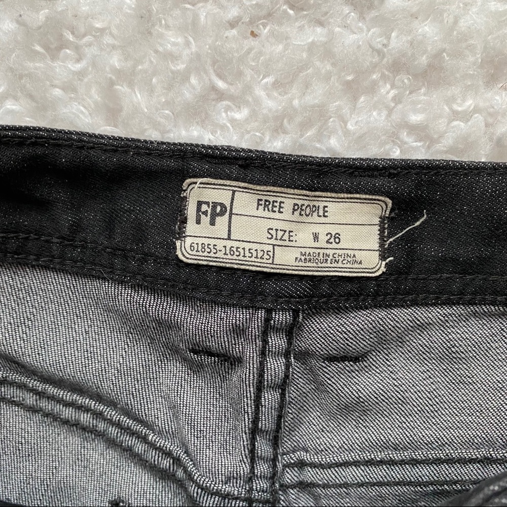 FREE PEOPLE Black Raw Hem Jeans Size 26 - Picture 2 of 3